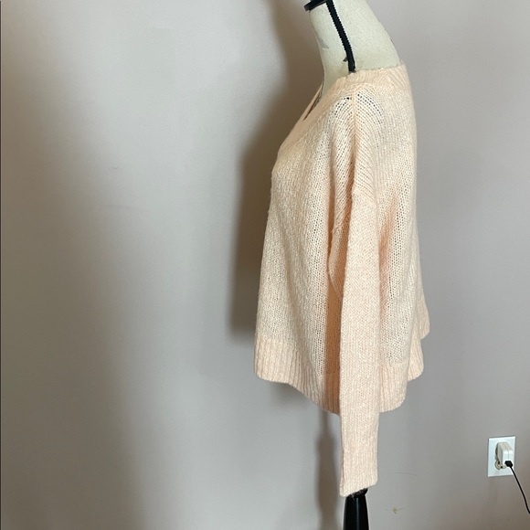 En Thread Soft Peach V-Neck Sweater 💛 - Picture 3 of 5
